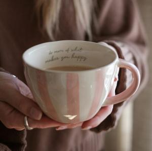 Mugg What makes you happy - Majas lyktor/ Barncancerfonden